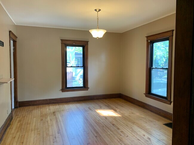 Building Photo - 701 W Marion St
