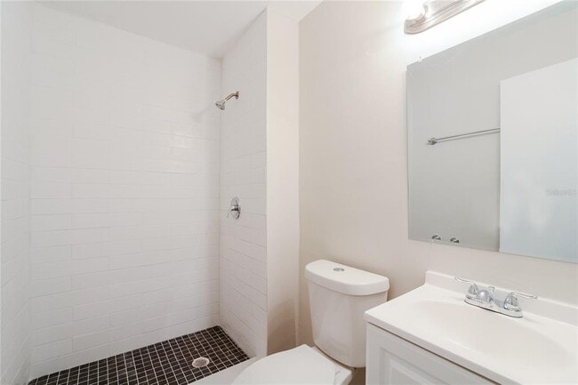 Building Photo - 650 Rosedale Ave