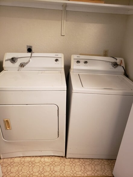Washer/Dryer - 1202 Thorpe Ln