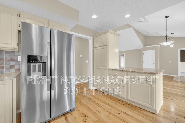 Building Photo - 8054 Ustick Rd