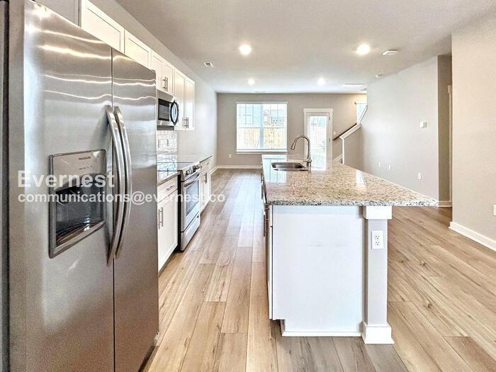 Building Photo - 1731 Frodo Wy