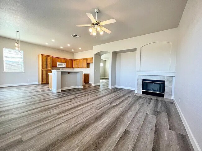 Building Photo - Stunning 4 bedroom 2 bathroom home in Linc...