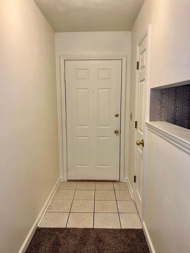 Building Photo - 2BR/2BATH Great School Zones! Available Summer 2026