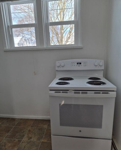 Building Photo - 212 Sycamore St