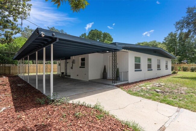 Building Photo - 4255 Wee St