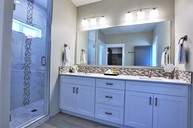 Building Photo - Like New 3BD/2.5BA with 2 Car Garage- $100...