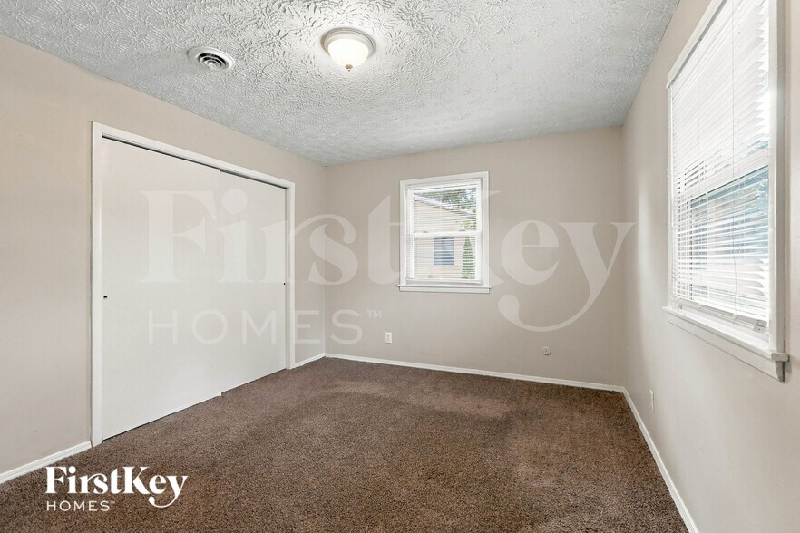 Building Photo - 4455 Stuart Dr