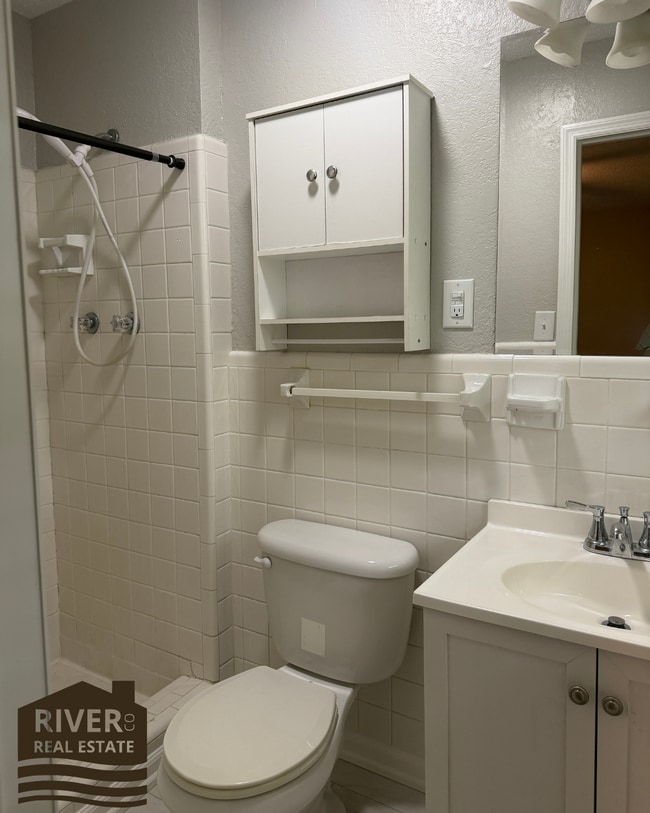 Building Photo - 2370 Roberts Ln