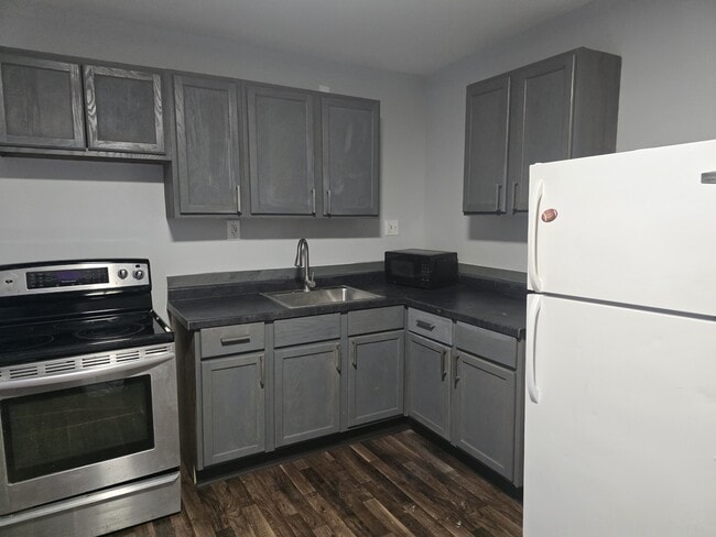 Building Photo - 1106 Portage Ave