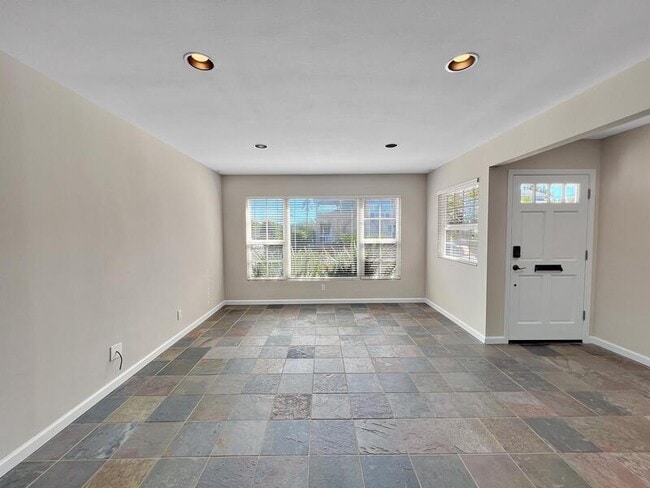 Building Photo - 3840 Talbot St