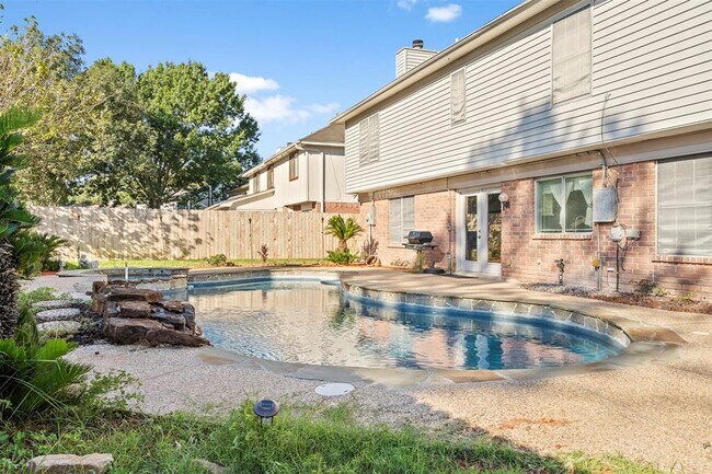 Building Photo - 9942 Villa Verde Dr