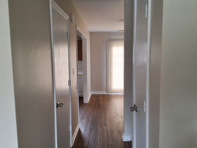 Building Photo - Cozy 2 Bed 1.5 Bath Duplex
