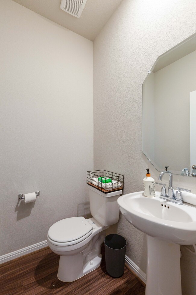 1/2 Bathroom - 5547 Bellissima Way