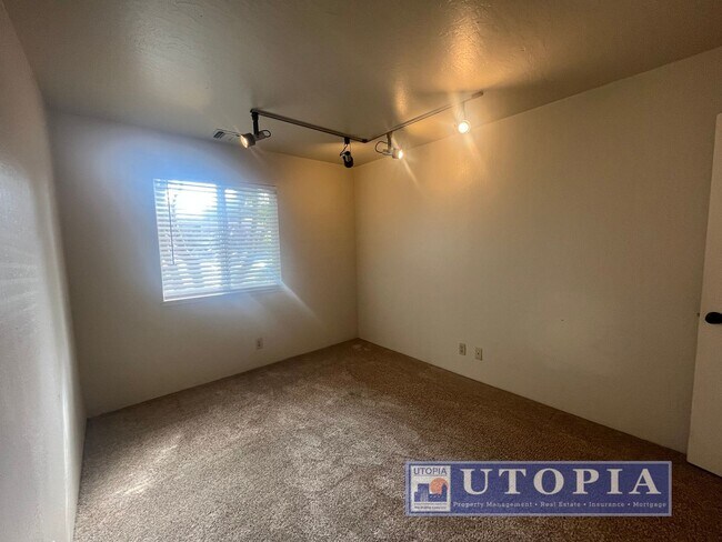 Building Photo - RENT SPECIAL: 50% off 1st months rent if the lease is signed by January 1st! Bright Natural Light...