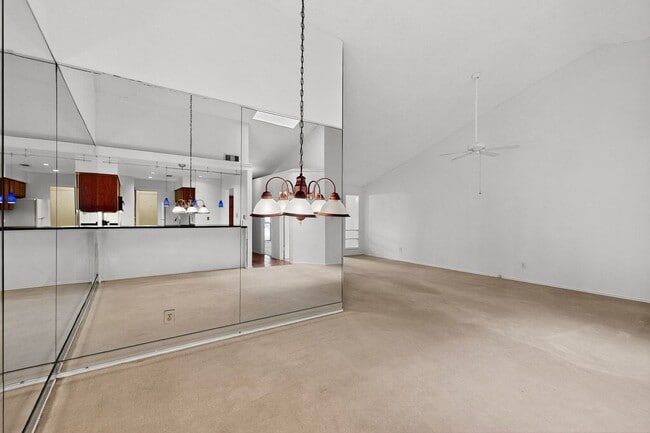 Building Photo - Spacious Townhome with Lake Views on a Pri...