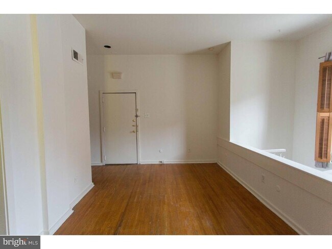 Building Photo - 407 S 11th St