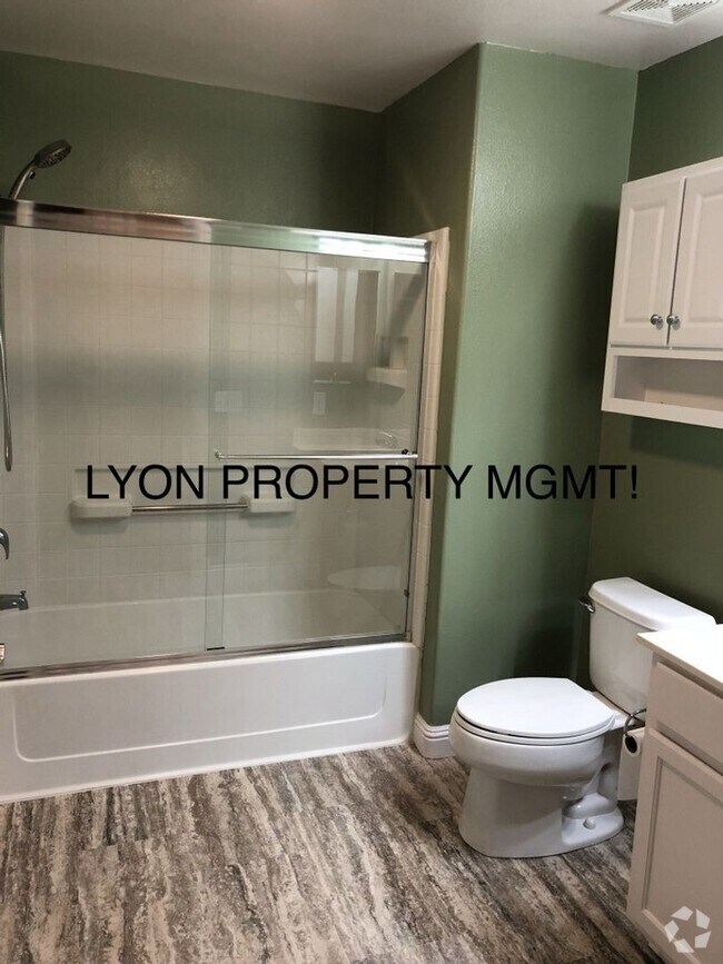Building Photo - Fabulous condo located in the highly sough...
