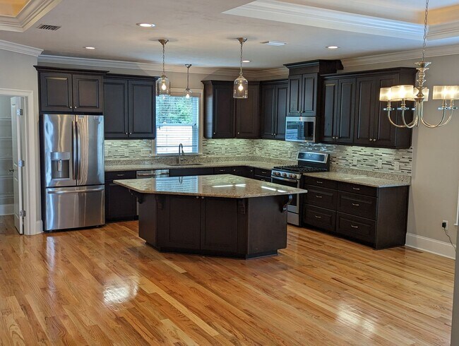 Building Photo - Beautiful 4 Bedroom, 3.5 Bath + Office Single Family Home Located in Ox Bottom Crest For Lease