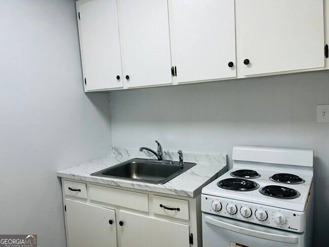 Building Photo - 601 W Haralson St