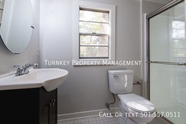 Building Photo - 324 N Jackson St