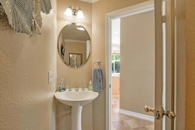 Building Photo - Gorgeous Home | Desirable Location | A/C