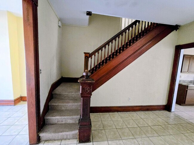 Building Photo - 644 N Eighth St