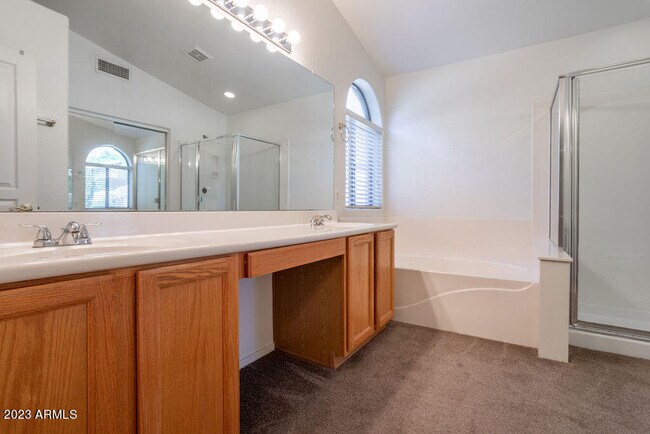 Building Photo - 1452 W Blue Ridge Way