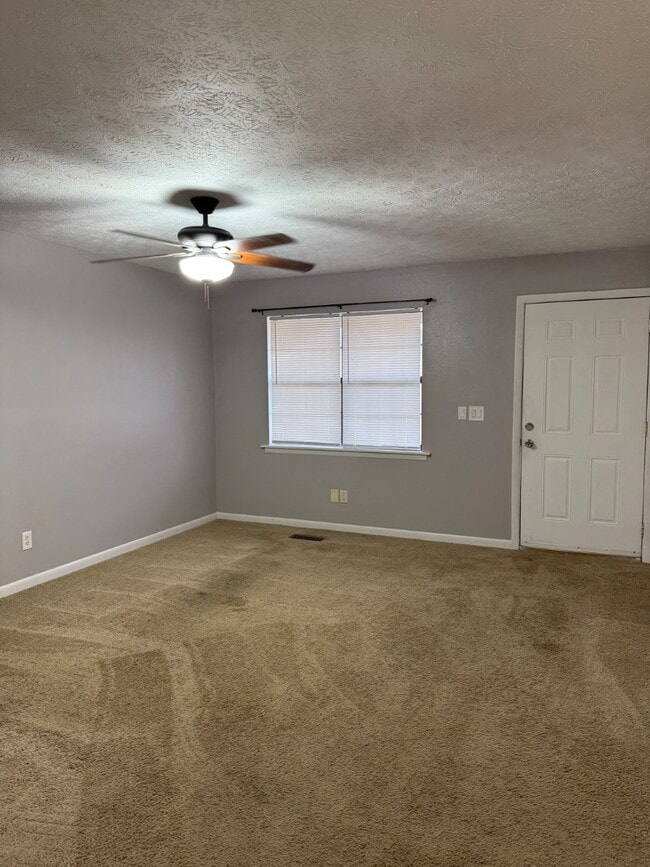 Building Photo - 108 Mountain Breeze St