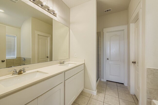 Building Photo - 6132 True Vine Rd