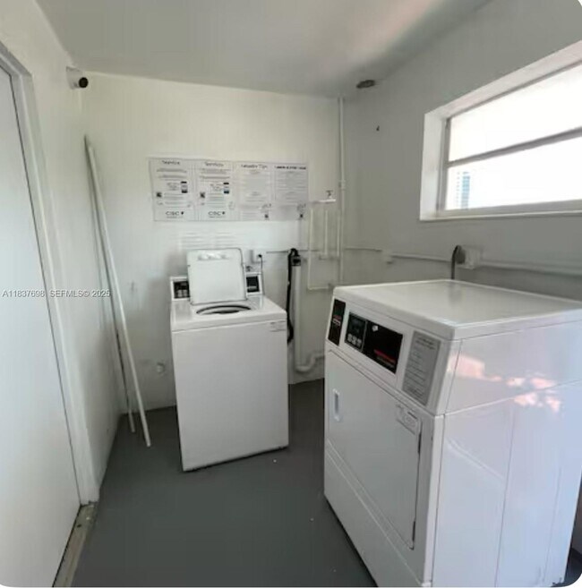 Building Photo - 7904 West Dr