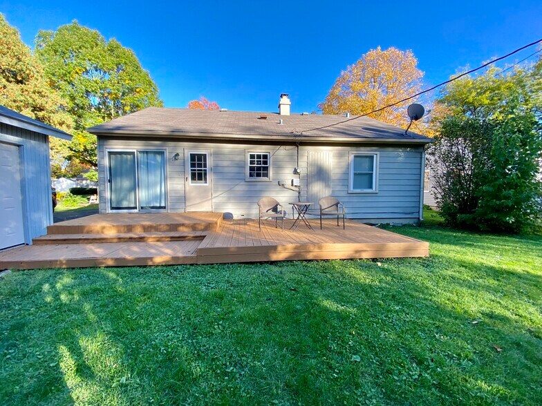 Building Photo - 48 Briar Ln