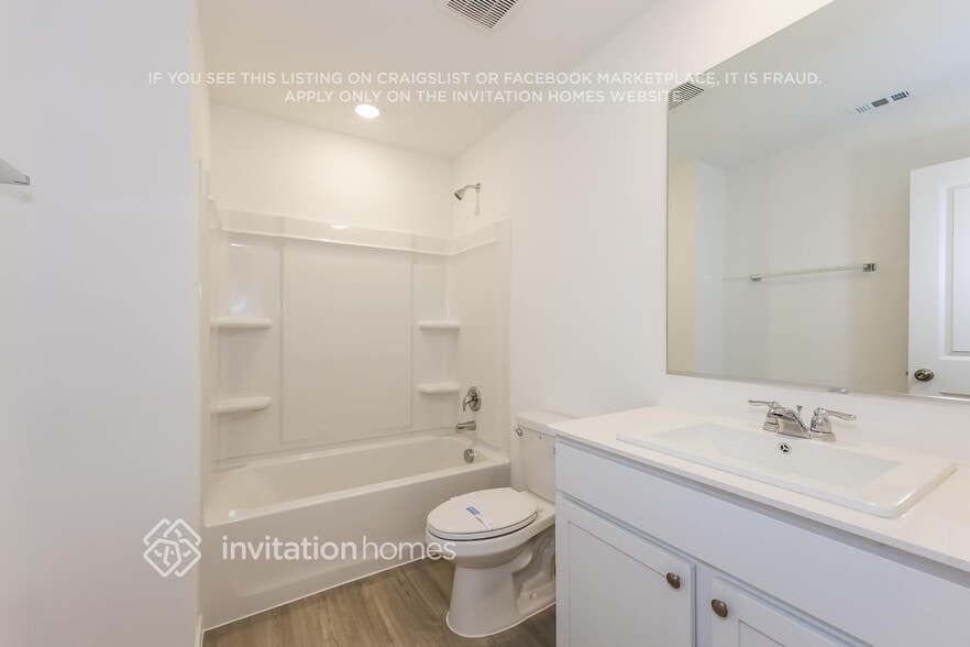 Building Photo - 2409 Fleming Dr