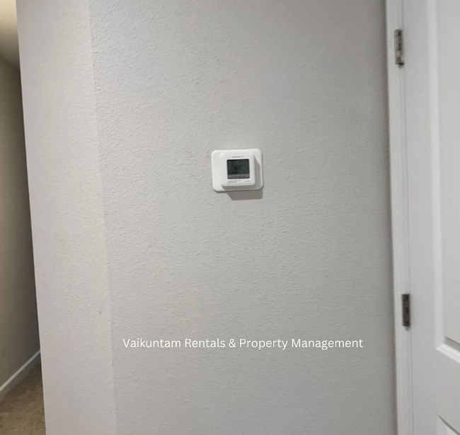 Building Photo - 370 Richmond Dr