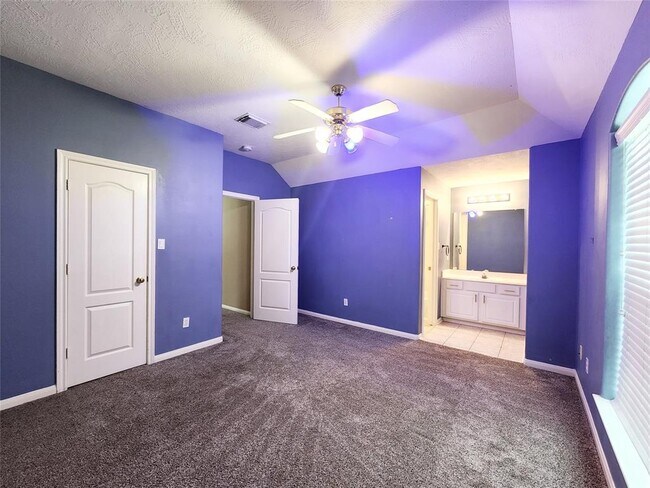 Building Photo - 17406 Autumn Oak Way
