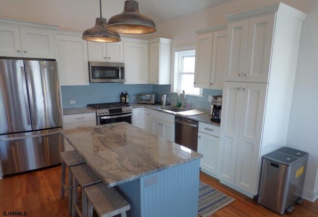 Building Photo - 153 Asbury Ave