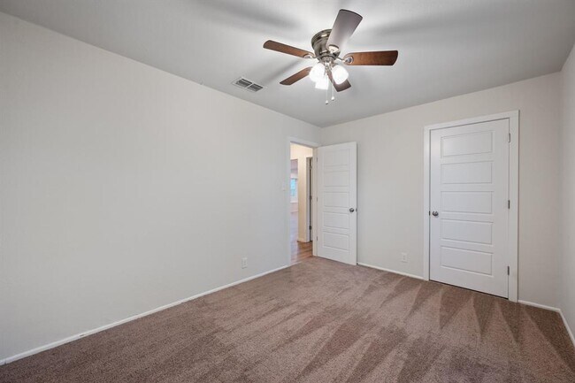 Building Photo - 6305 Clubway Ln