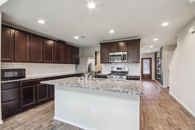 Building Photo - 8414 Aster Gln Wy