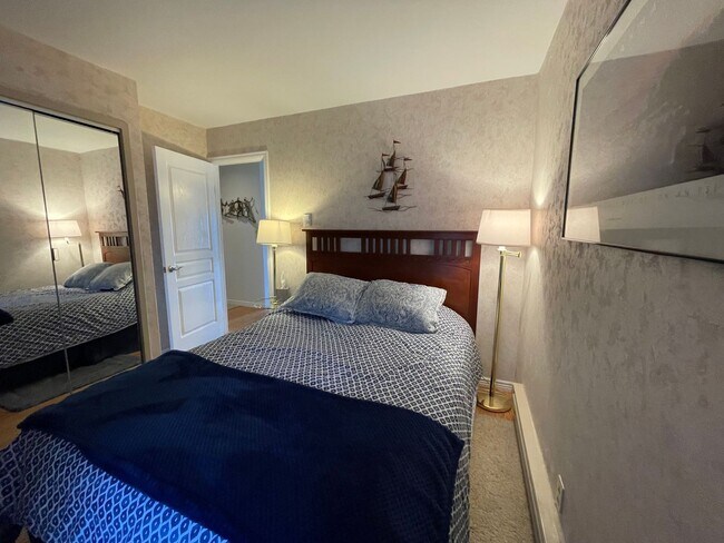 Building Photo - Lakefront Two Bedroom Two Bath Condo in Di...