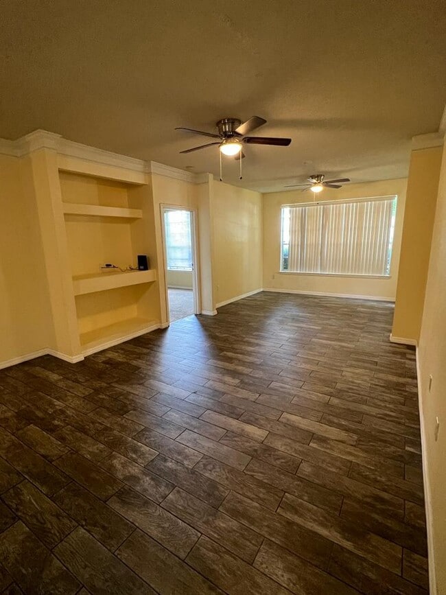 Building Photo - 13025 Mulberry Park Dr