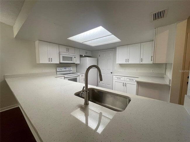 Building Photo - 18302 Aintree Ct