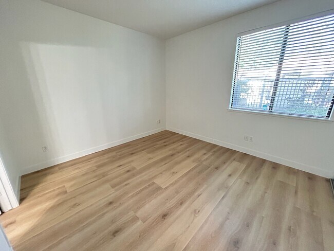 Building Photo - 7108 Cross Creek Cir