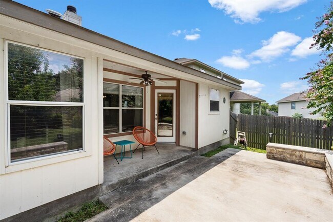 Building Photo - 1900 Melissa Oaks Ln