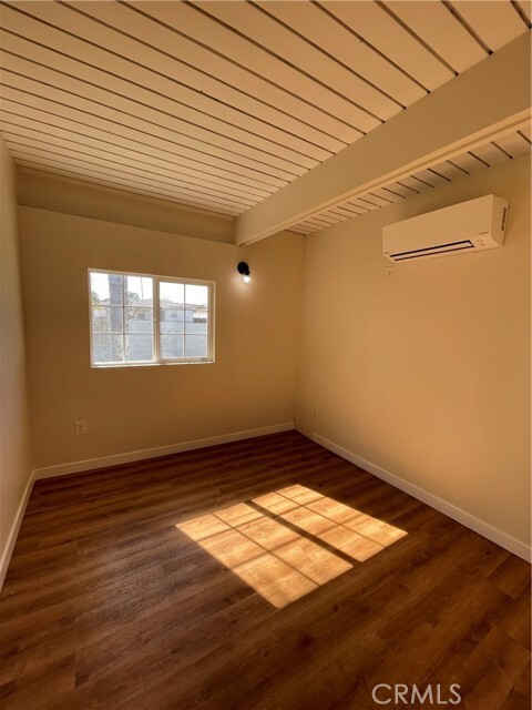 Building Photo - 11571 Archwood St