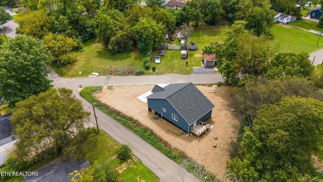 Building Photo - 4131 Porter Ave