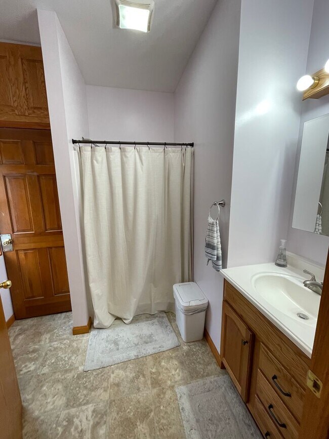 Building Photo - Single family home with BARN/SHOP - Flora, Indiana