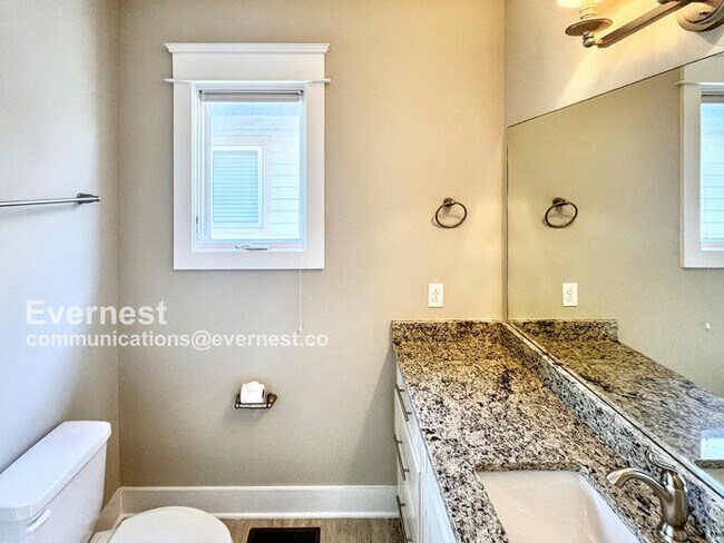 Building Photo - Lovely 2-Bedroom Home with Modern Amenitie...