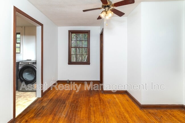 Building Photo - 5501 Lake Shore Dr