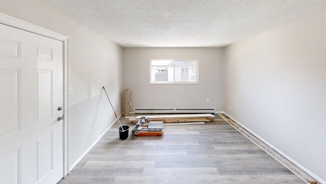 Building Photo - 2925 Straus Ln