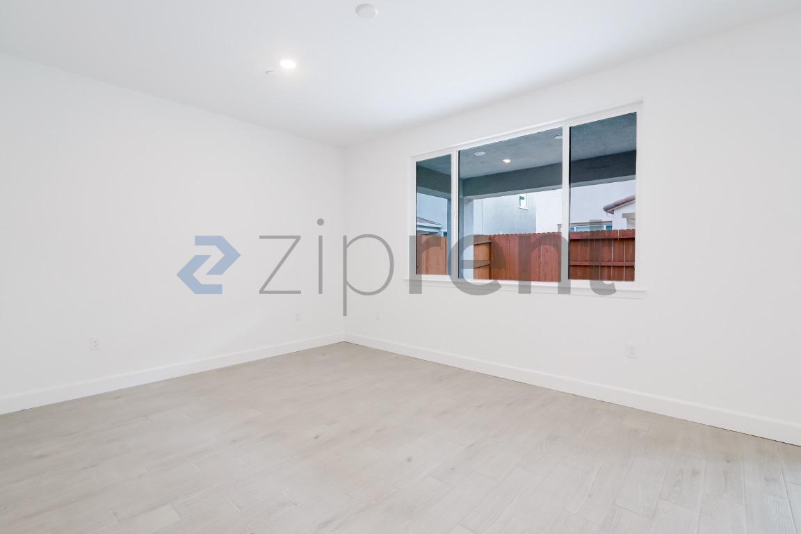 Building Photo - Unit