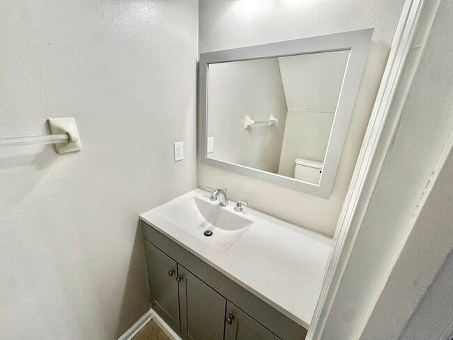 Building Photo - 6338 Kirby Downs Dr